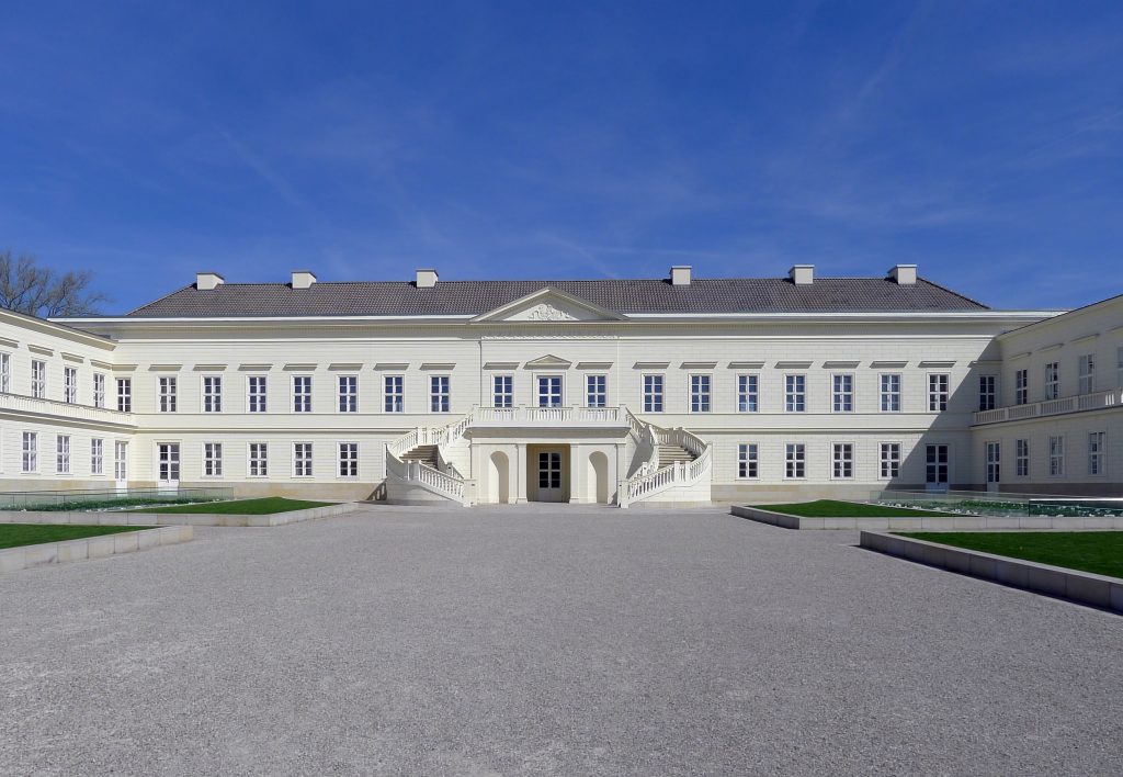Schloss Herrenhausen in Hannover, Von James Steakley - Eigenes Werk, CC BY-SA 4.0, https://commons.wikimedia.org/w/index.php?curid=39735117